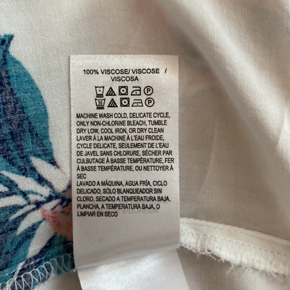 Pretty Lucky Brand wrap top with side tie and front snap. Med. - Picture 10 of 12